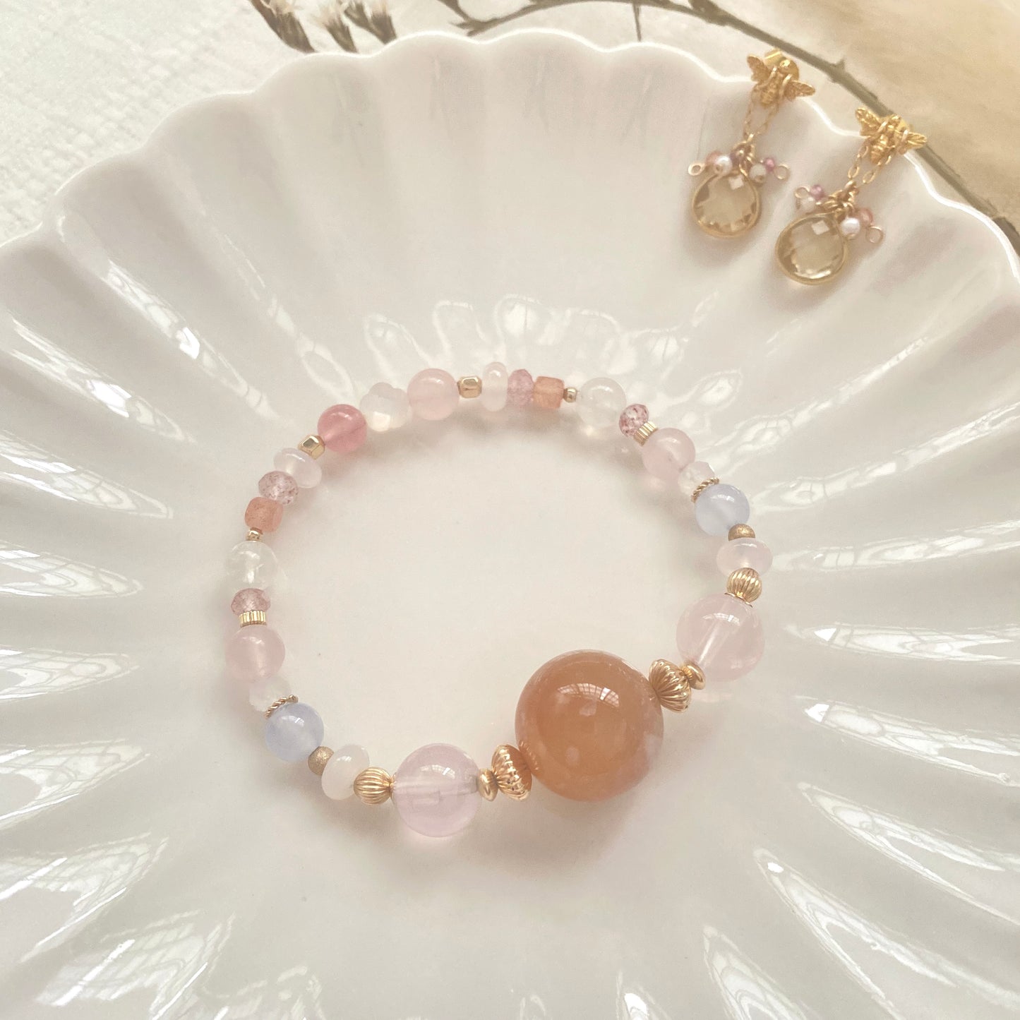 Orangey flower agate bracelet