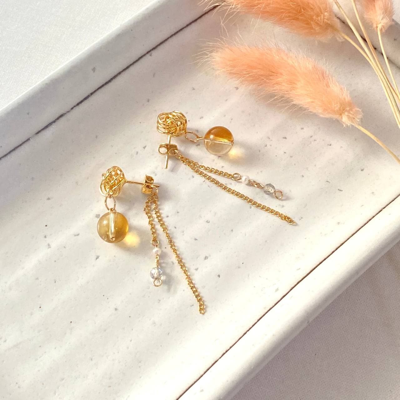 The lucky knot (2 way earring)
