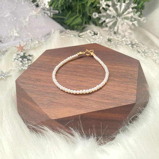 Gwyneira Bracelet - Baby Freshwater Pearl